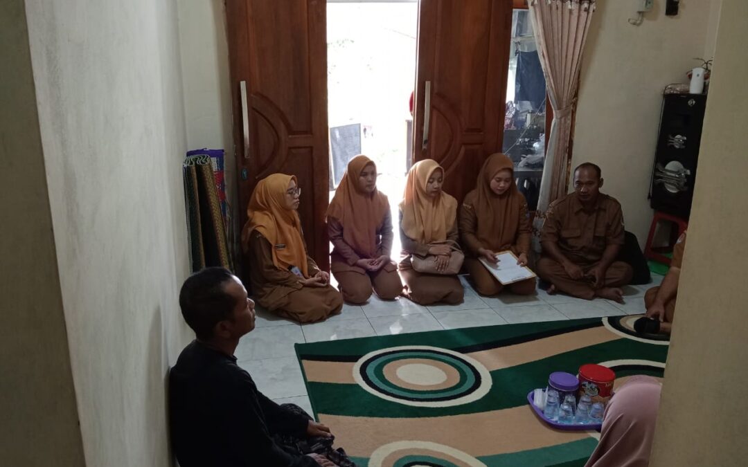 Pendampingan Dinas Kesehatan ke Lingkungan Warga Desa Mandala RT 03 RW 03