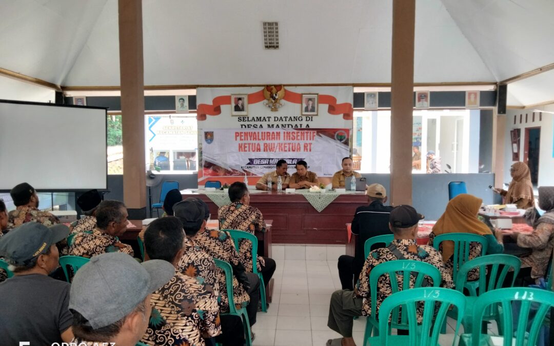 Penyaluran Insentif Ketua RT/RW Desa Mandala Kecamatan Cimanggu