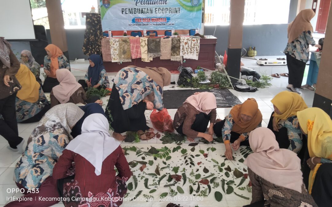 Kader PKK Desa Mandala ikuti Pelatihan Pembuatan ECOPRINT di Pendopo Balai Desa Mandala
