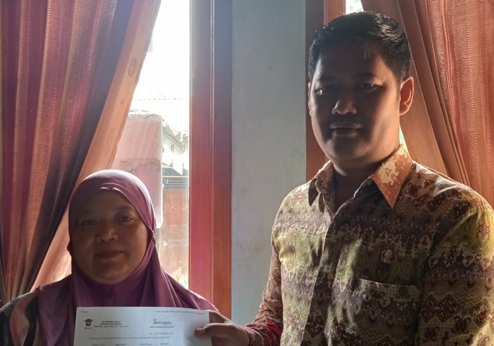 Kepala Dusun Lengkong Kulon (Agus Suseno) Laksanakan Pendistribusian STPD-PKB dari BAPENDA Kabupaten Cilacap di wilayahnya
