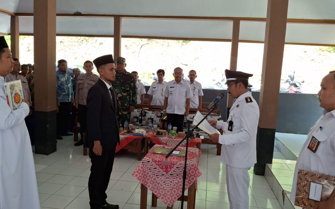 ADI AHMAD HUSAENI, S.Pd Resmi dilantik Menjadi Sekretaris Desa Mandala Kecamatan Cimanggu Kabupaten Cilacap