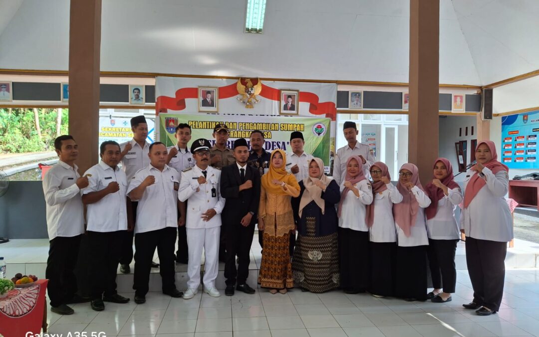Foto Bersama Sekretaris Desa Mandala Kecamatan Cimanggu Kabupaten Cilacap