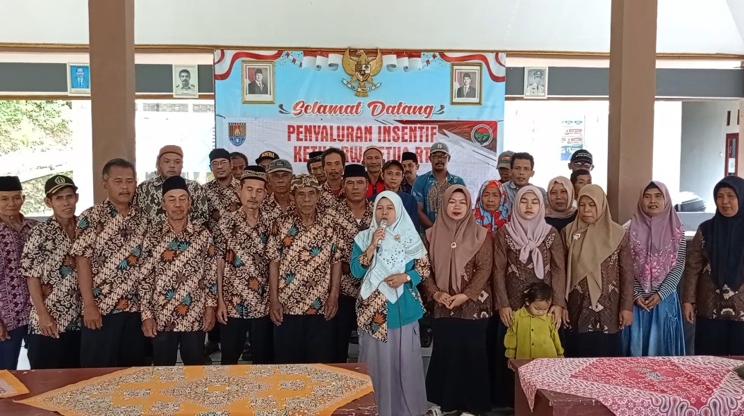 (VIDEO) UCAPAN TERIMA KASIH KEPADA BAPAK BUPATI CILACAP, PENYALURAN INSENTIF KETUA RT/RW DESA MANDALA KECAMATAN CIMANGGU KABUPATEN CILACAP